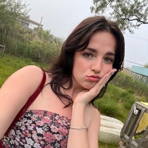 Meet your Posher, Claire